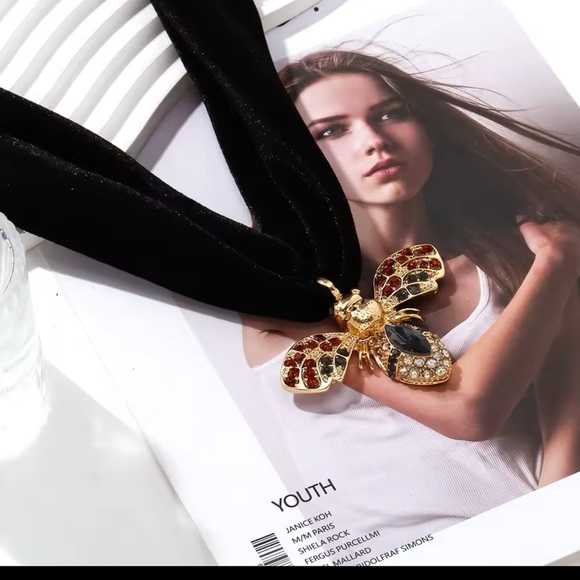 Black Velvet Ribbon Necklace with Jeweled Bee Pendant - Picture 5 of 17